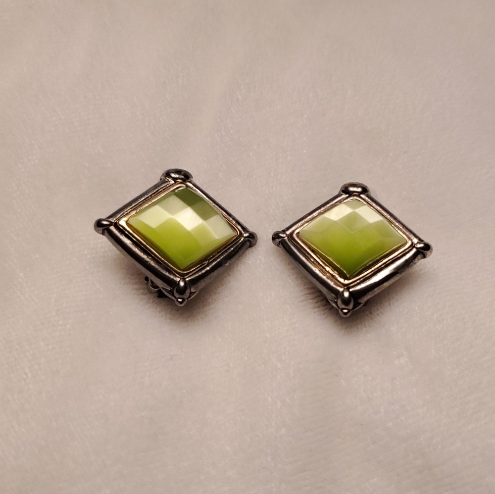 Peridot diamond- shaped  clip-on earrings